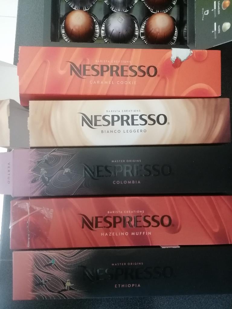 Nespresso machine + capsules, Elektronische apparatuur, Koffiezetapparaten, Ophalen, Koffiemachine, Zo goed als nieuw, 1 kopje