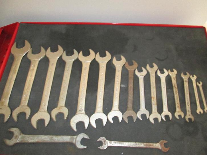 Set steeksleutels in handige opbergbox, Doe-het-zelf en Bouw, Gereedschap | Handgereedschap, Gebruikt, Ophalen of Verzenden