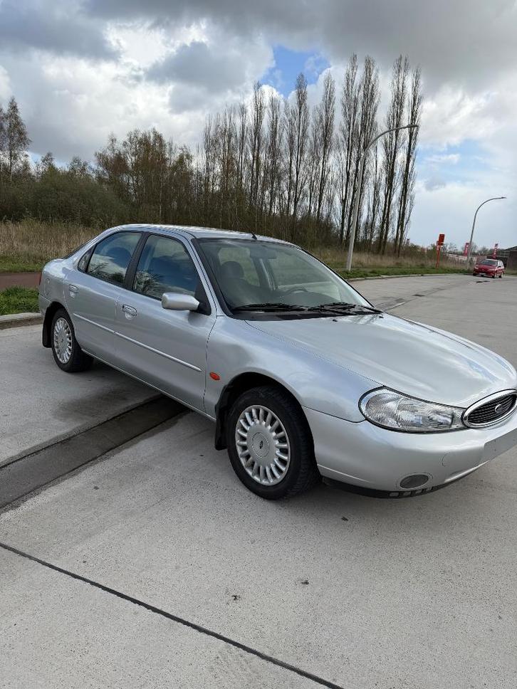 Ford mondeo **78.300**Km Reeds Gekeurd v Verkoop, Auto's, Ford, Bedrijf, Mondeo, Benzine, Onderhoudsboekje, Ophalen