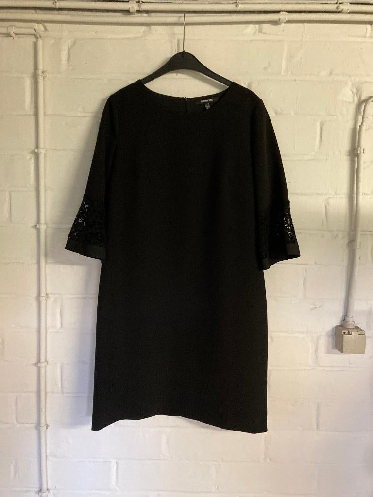 Zwart kleedje met kant aan de mouw, Marie Méro, maat 40, Taille 38/40 (M), Enlèvement ou Envoi, Marie Méro, Comme neuf