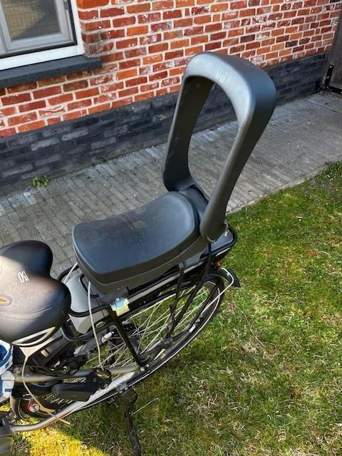 fietsstoel achteraan Urban Iki Junior, Fietsen en Brommers, Fietsaccessoires | Fietsstoeltjes, Gebruikt, Achterzitje, Ophalen