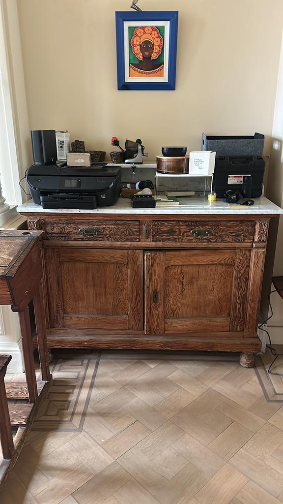 Oude buffetkast met marmeren blad, Ophalen, Zo goed als nieuw