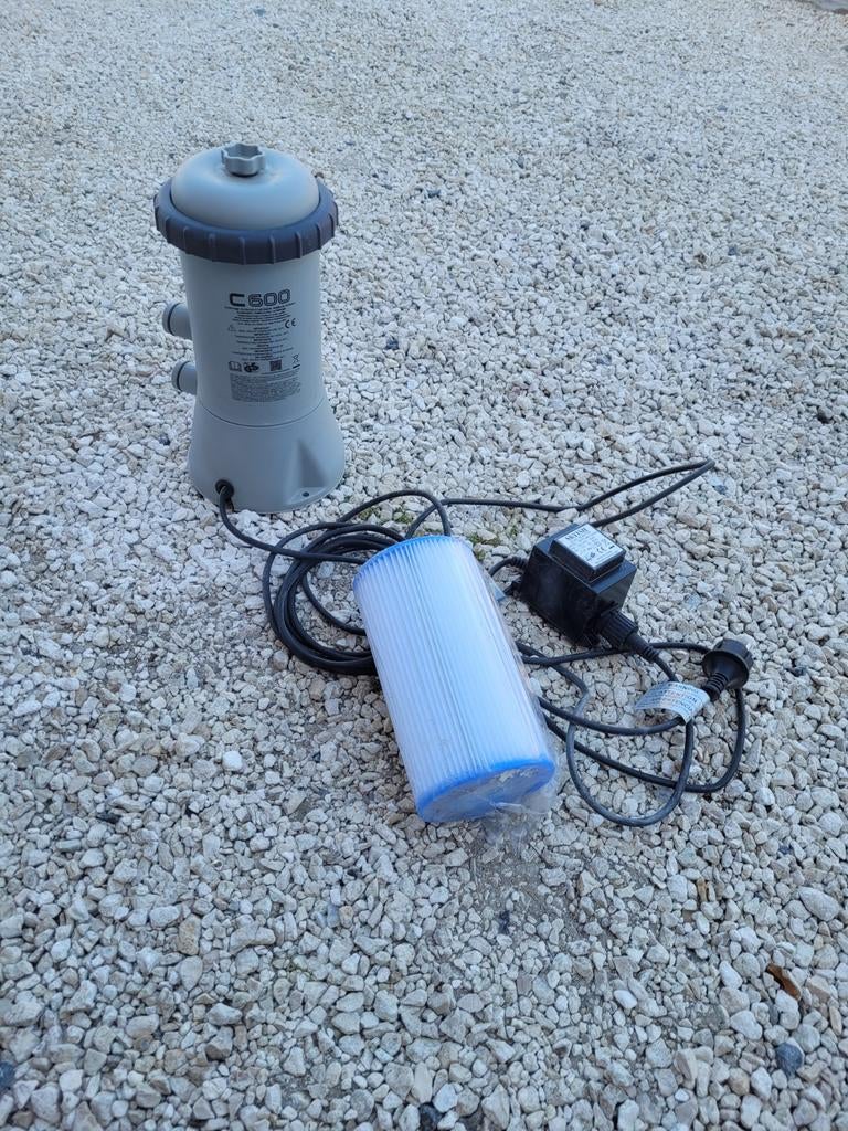 Pompe de filtration de piscine Intex C600 + 1 nouveau filtre, Jardin & Terrasse, Accessoires de piscine, Comme neuf, Filtre, Enlèvement ou Envoi