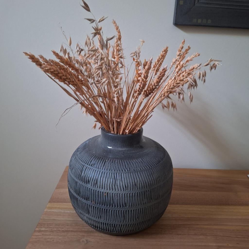 Vaas met Droogbloemen, Ophalen