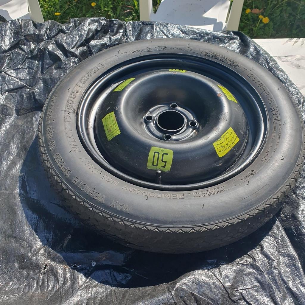 Roue de secours type galette 4 trous , très bon état, Enlèvement