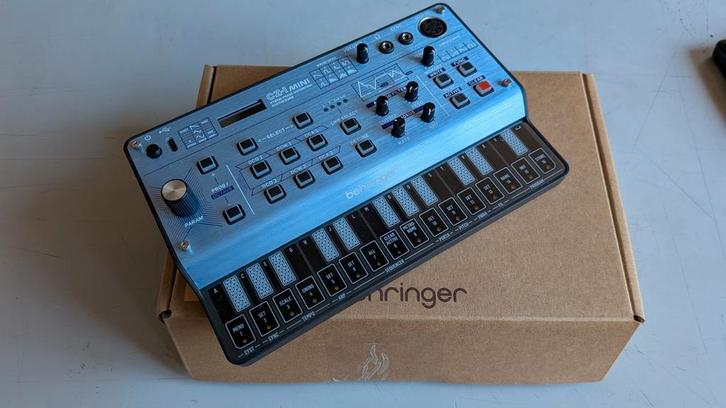 Behringer CZ-1 mini, Musique & Instruments, Synthétiseurs