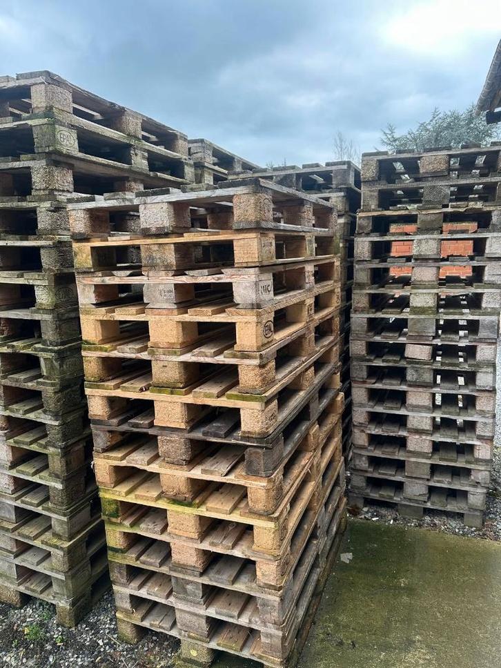 EUROPALETTES +/- 200 pièces - 5 €/pièce pour tout, Bricolage & Construction, Bois & Planches, Comme neuf, Palette, Autres essences de bois