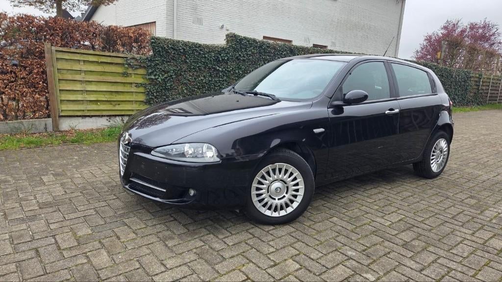 Alfa Romeo 147 1.6i van 2009, maar 55.000kms, Autos, Alfa Romeo, Entreprise, Achat, Essence, Euro 4, Berline, 5 portes, Boîte manuelle