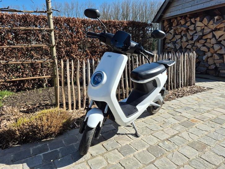 NIU - Witte Ekektrische Scooter, Fietsen en Brommers, Elektrische fietsen, Gebruikt, Overige merken, Ophalen
