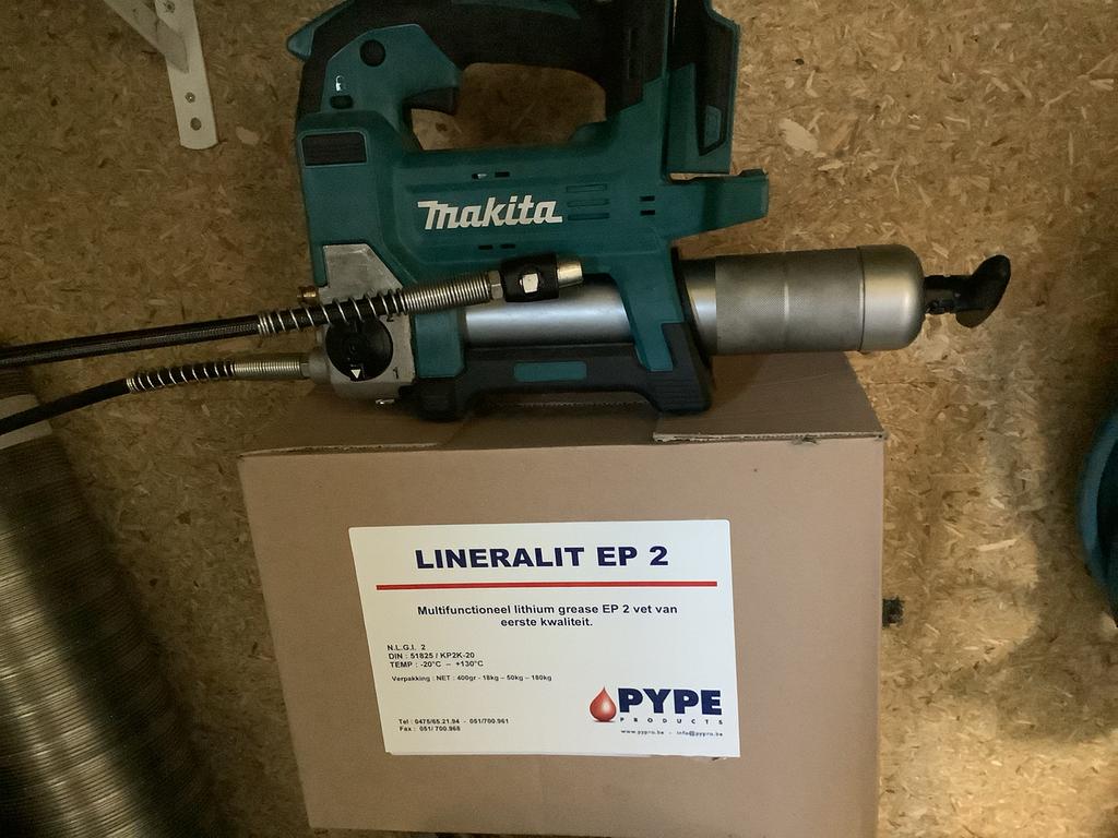 Makita smeerpomp met 20 navulbussen, Ophalen, Zo goed als nieuw