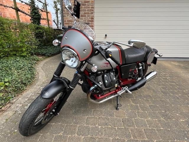 MOTO GUZZI V7 II Racer (limited edition), Motos, Motos | Moto Guzzi, Particulier, Naked bike, 12 à 35 kW, 2 cylindres, ABS, Transmission par cardan
