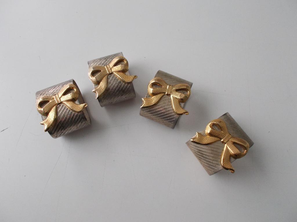 4 mooie servetringen, Ophalen of Verzenden, Gebruikt, Inox of Chroom