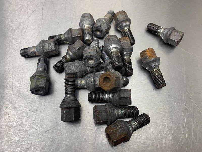 BOULONS DE ROUE Suzuki SX4 (EY / GY) (|STALENVELGEN|), Autos : Pièces & Accessoires, Utilisé, Suzuki