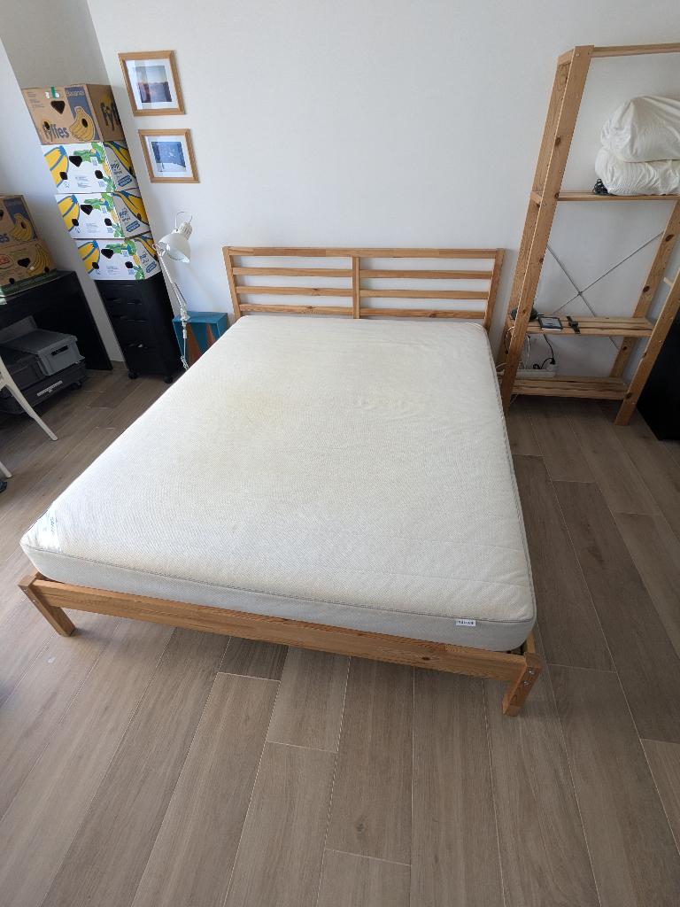 Bed (matras en frame), Huis en Inrichting, Slaapkamer | Bedden, Gebruikt, Twijfelaar, 160 cm, 190 cm of minder, Hout, Crème, Ophalen