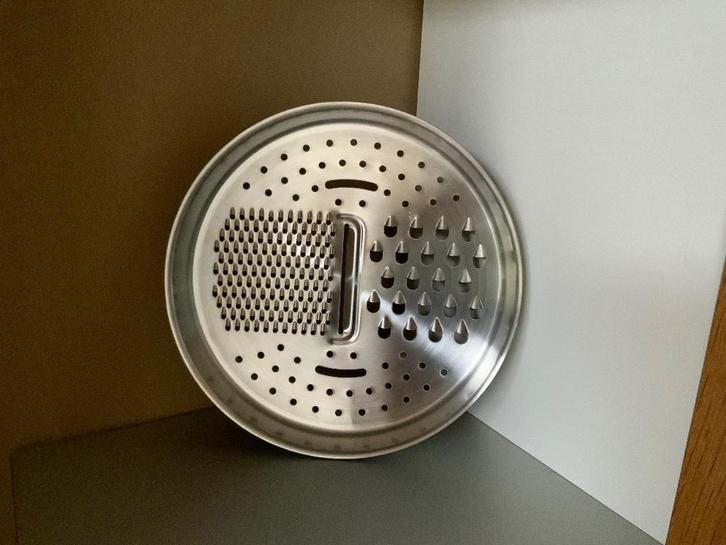 Râpe neuve circulaire en acier inoxydable AMC, Huis en Inrichting, Keuken | Potten en Pannen, Nieuw, Overige typen, Inox, Ophalen of Verzenden