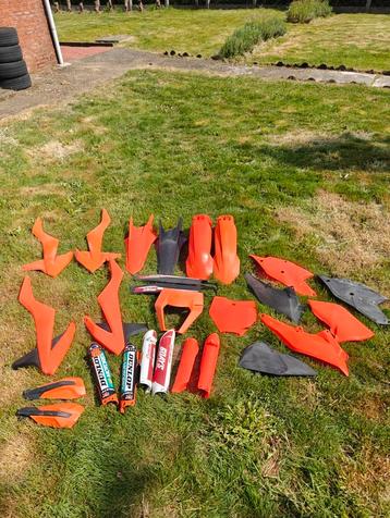 Meerdere sets plastiek KTM EXC SX 2017, 2018, 2019 beschikbaar voor biedingen