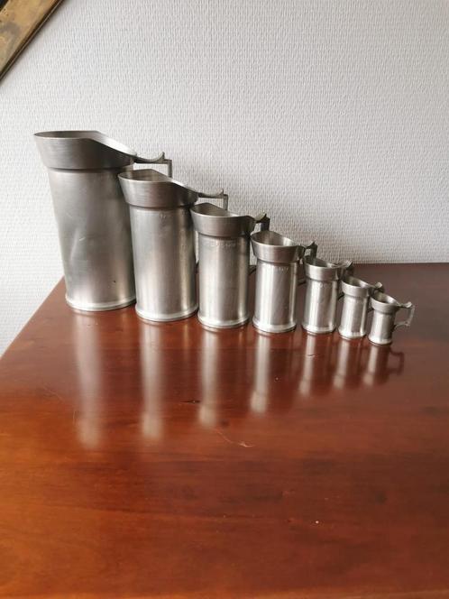 Set van 7 tinnen maatbekers, Antiek en Kunst, Antiek | Tin