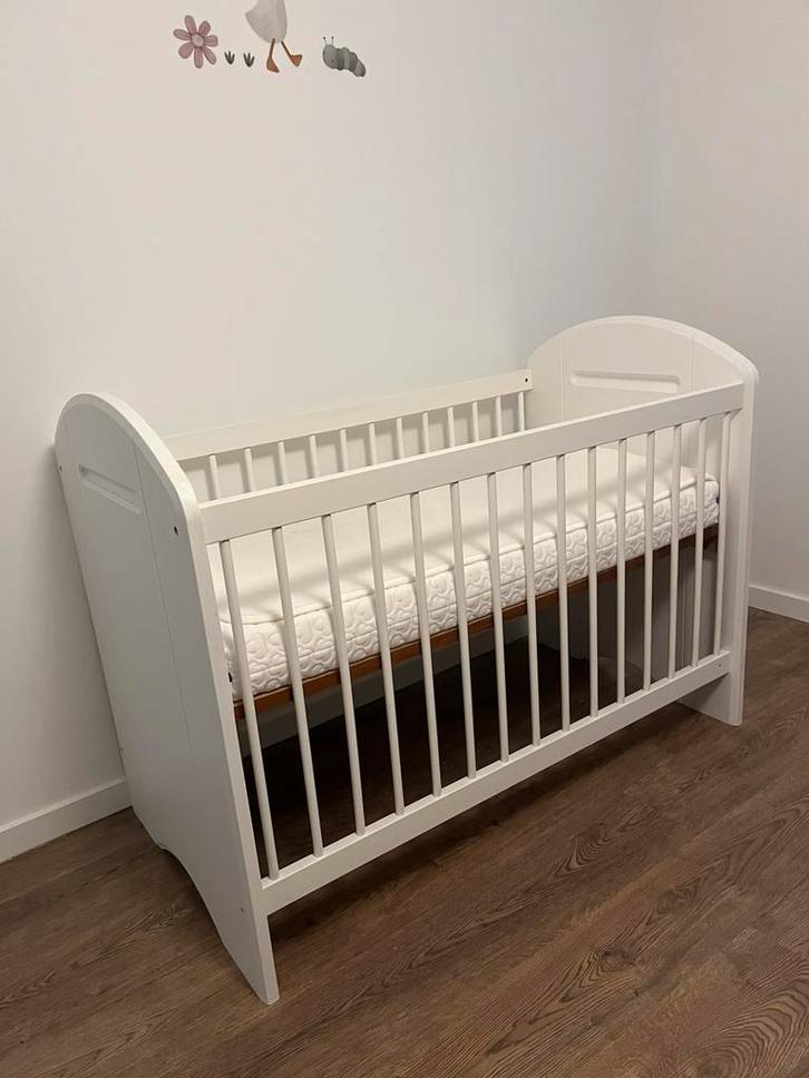 Babybedje wit (zonder matras), Kinderen en Baby's, Babywiegjes en Ledikanten, Gebruikt, Ledikant, Ophalen