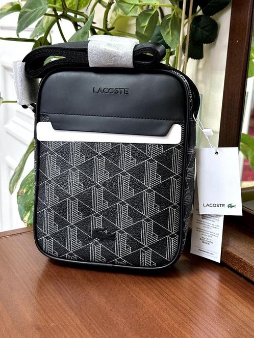 Lacoste - Boekentas - The Blend Monogram - Zwart, Handtassen en Accessoires, Tassen | Schoudertassen, Nieuw, Overige merken, Zwart