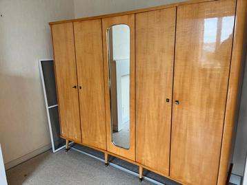 Vintage slaapkamer beschikbaar voor biedingen