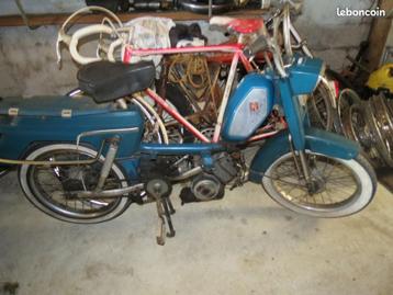 Cherche pièces pour cyclo Peugeot 104  beschikbaar voor biedingen