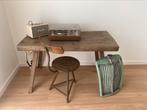 Antiek tafel met stoel, Ophalen