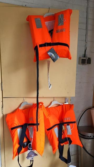 3x Besto MB 100N reddingsvest beschikbaar voor biedingen