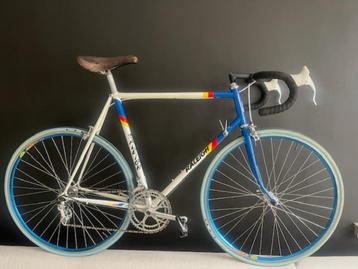 Koersfiets Raleigh beschikbaar voor biedingen
