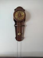 Wandklok met slinger, Ophalen