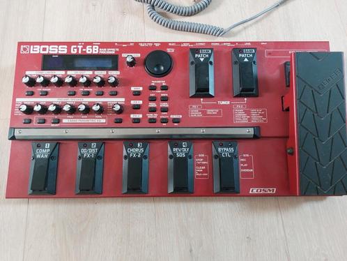 Boss Bass multi-effectpedaal (BOSS GT-6B), Muziek en Instrumenten, Effecten, Zo goed als nieuw, Chorus, Delay of Echo, Distortion, Overdrive of Fuzz