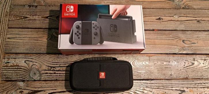 Nintendo switch unpatched ( incl. Gratis etui en micro sd) !, Games en Spelcomputers, Spelcomputers | Nintendo Switch, Zo goed als nieuw