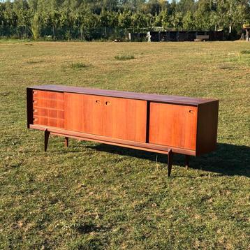 Dressoir Vintage dressoir Dressoir Oswald Vermaercke V-form  beschikbaar voor biedingen