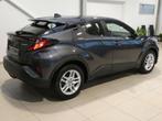 Toyota C-HR 1.8 HYBRID +GPS Parkeersensoren Zetelverwarming, 86 g/km, Te koop, Zilver of Grijs, 122 pk