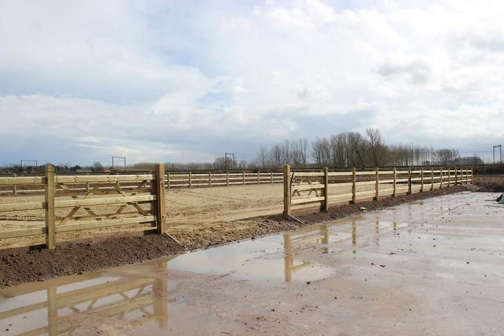 Volpension stalling met buitenpiste te huur, Dieren en Toebehoren, Stalling en Weidegang, Stalling