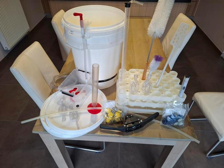 Brouwen ,bier , gistemmer , kroonkurken , hobby, Hobby en Vrije tijd, Feestartikelen, Zo goed als nieuw, Ophalen