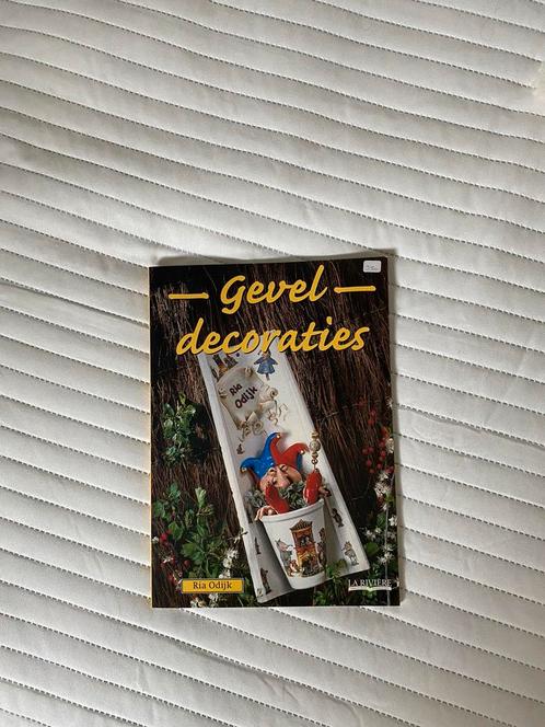Geveldecoraties - Ria Odijk, Boeken, Hobby en Vrije tijd, Zo goed als nieuw, Kleien en Boetseren, Ophalen