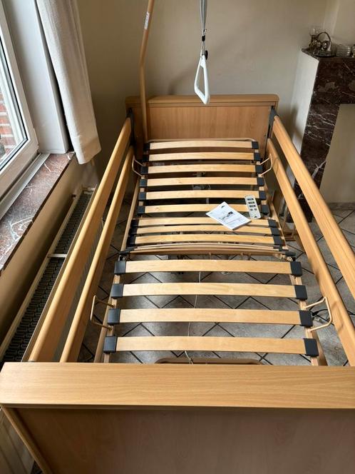 Ziekenhuisbed - Elektrisch verstelbaar (quasi nieuw), Huis en Inrichting, Slaapkamer | Bedden, Verstelbaar, Ophalen