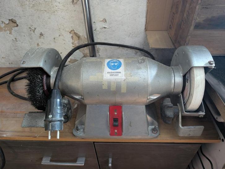 Slijpmachine met staalborstel + reserveborstel, Doe-het-zelf en Bouw, Gereedschap | Slijpmachines, Gebruikt, Werkbankslijpmachine