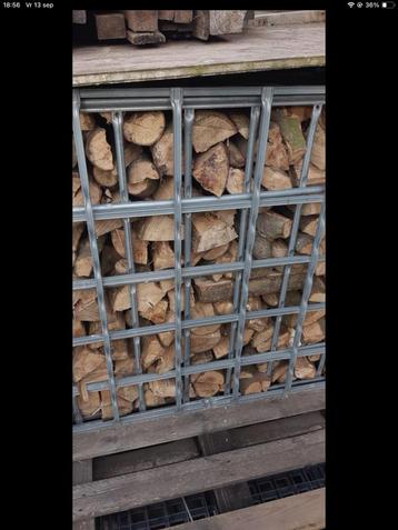 Droog brandhout beschikbaar voor biedingen