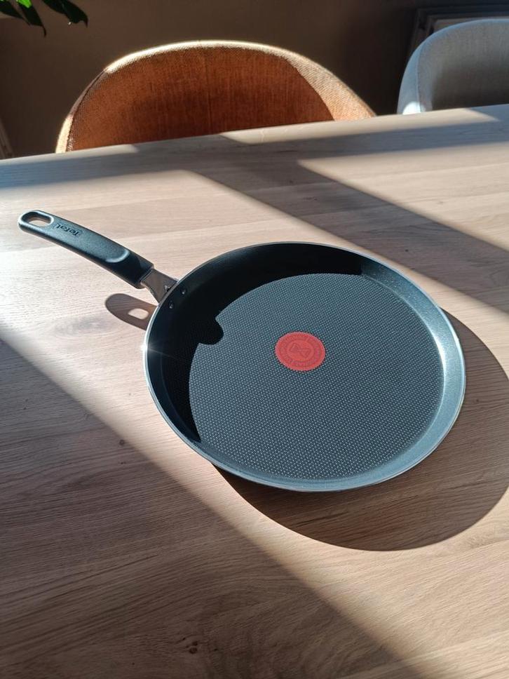 Pannenkoekenpan Tefal NIEUW! Nooit gebruikt!, Huis en Inrichting, Keuken | Potten en Pannen, Nieuw, Koekenpan of Braadpan, Aluminium