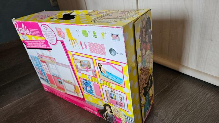 BARBIE huis met 2 verdiepingen - originele doos + inklapbaar, Kinderen en Baby's, Speelgoed | Poppen, Zo goed als nieuw, Barbie