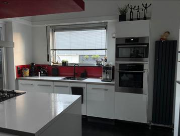 Witte hoogglans keuken beschikbaar voor biedingen