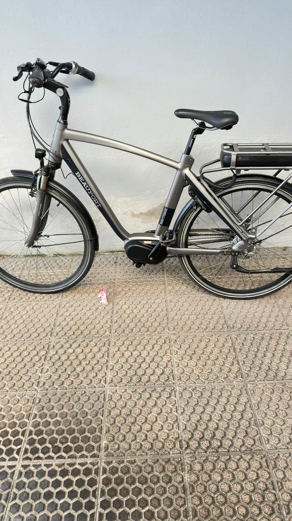 Zeer mooie elektrische fiets met middenmoter, Fietsen en Brommers, Elektrische fietsen, Zo goed als nieuw, 50 km per accu of meer