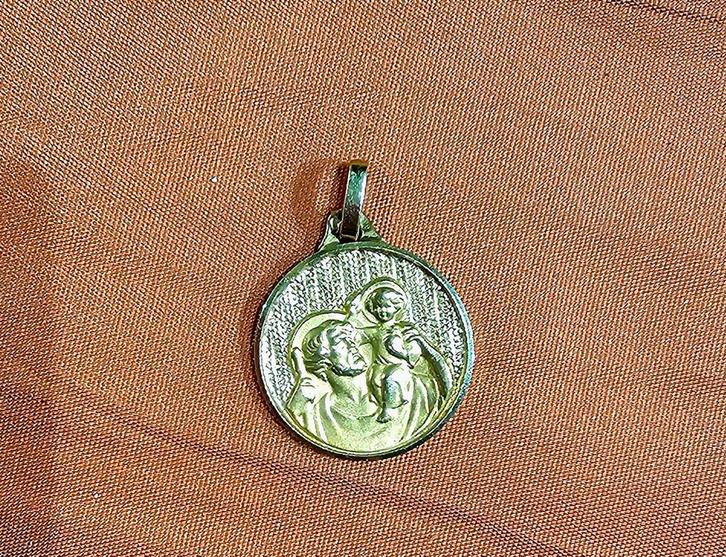 MÉDAILLON EN OR 18 CARATS, Bijoux, Sacs & Beauté, Pendentifs, Neuf, Or, Or, Autres représentations, Enlèvement ou Envoi