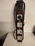 Stekkerdoos met 4 stopcontacten., Ophalen