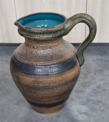 Leuke kruik in mooie kleuren beschikbaar voor biedingen