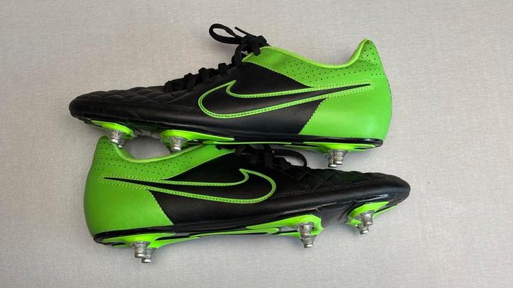 Maat 45 Nike Tiempo Rio II SG voetbalschoenen groen zwart, Sport en Fitness, Voetbal, Zo goed als nieuw, Schoenen, Ophalen