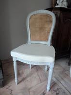 4 chaises cannées, Enlèvement