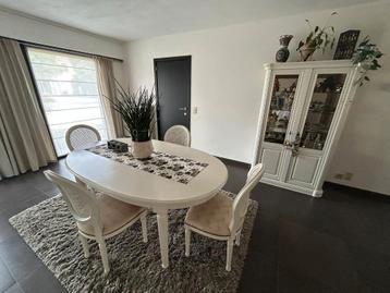 Massief geceruseerde eiken eettafel met 4 stoelen beschikbaar voor biedingen