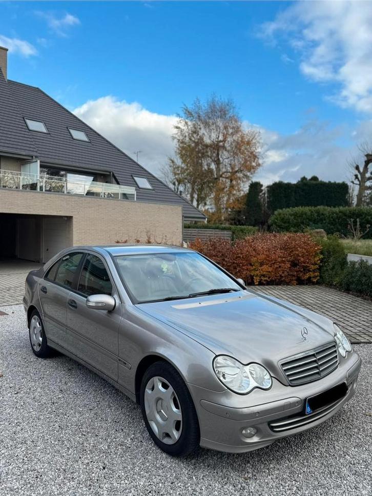Mercedes C200 2.2CDI 2005 Facelift 130.000km, Auto's, Mercedes-Benz, Particulier, Boordcomputer, Lederen bekleding, Elektrisch